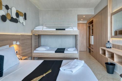 BW-boho-resort-hotel-family-room-bunk-beds (1)