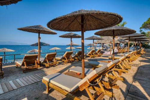 BW-boho-resort-hotel-sunbeds-by-the-beach-2.jpg (1)